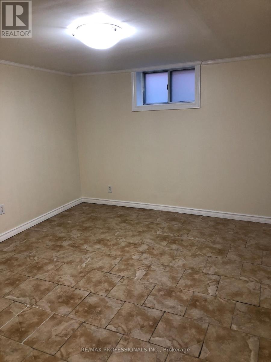 17 Silvercrest Avenue, Toronto, Ontario  M8W 2S3 - Photo 10 - W12890186