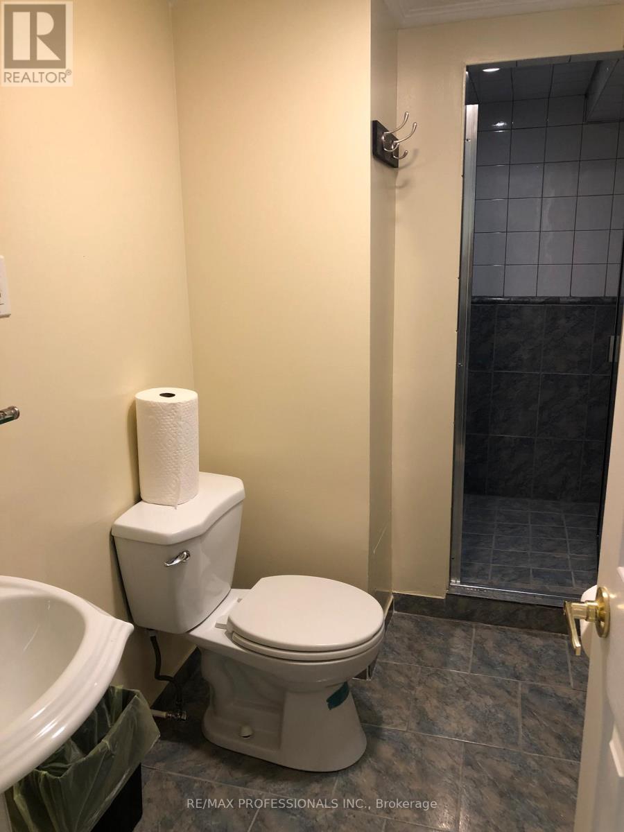 17 Silvercrest Avenue, Toronto, Ontario  M8W 2S3 - Photo 11 - W12890186