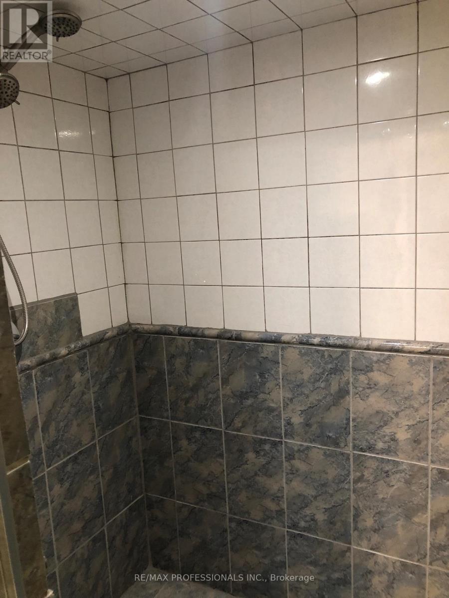 17 Silvercrest Avenue, Toronto, Ontario  M8W 2S3 - Photo 13 - W12890186