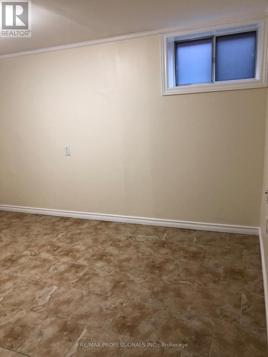 17 Silvercrest Avenue, Toronto, Ontario  M8W 2S3 - Photo 16 - W12890186