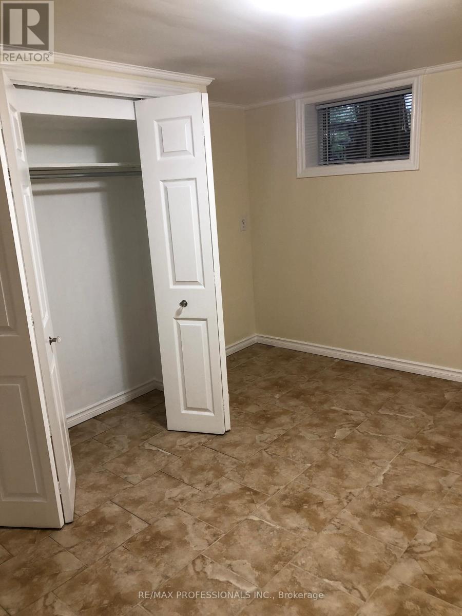 17 Silvercrest Avenue, Toronto, Ontario  M8W 2S3 - Photo 17 - W12890186