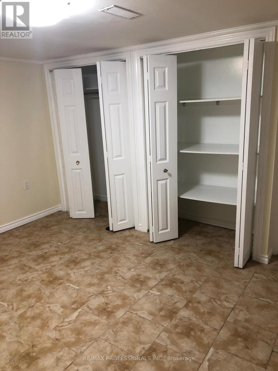 17 Silvercrest Avenue, Toronto, Ontario  M8W 2S3 - Photo 19 - W12890186