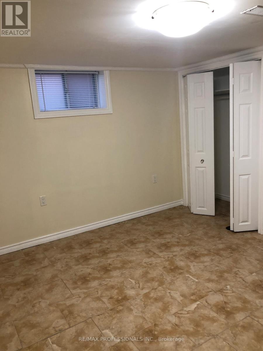 17 Silvercrest Avenue, Toronto, Ontario  M8W 2S3 - Photo 20 - W12890186