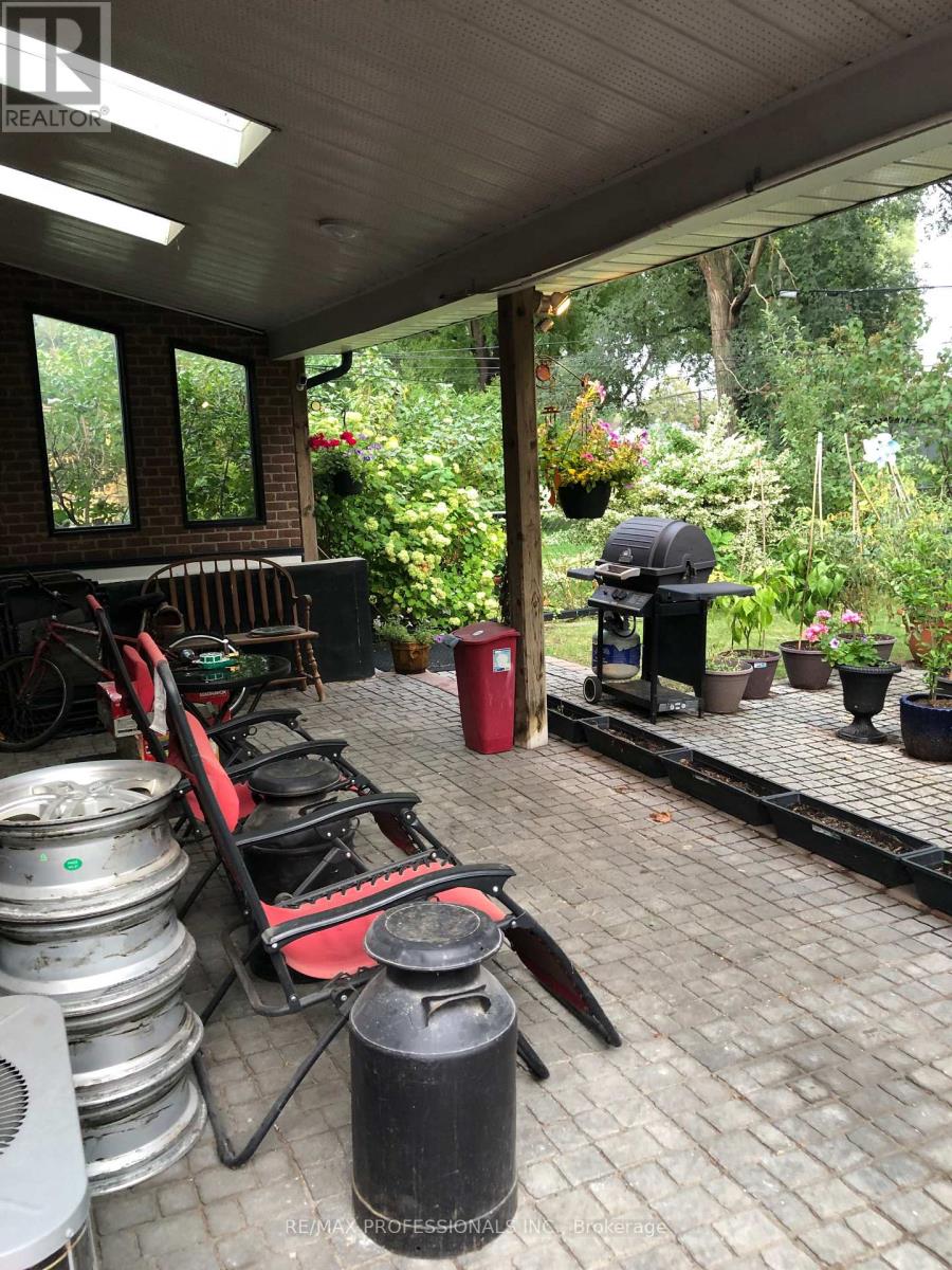 17 Silvercrest Avenue, Toronto, Ontario  M8W 2S3 - Photo 24 - W12890186