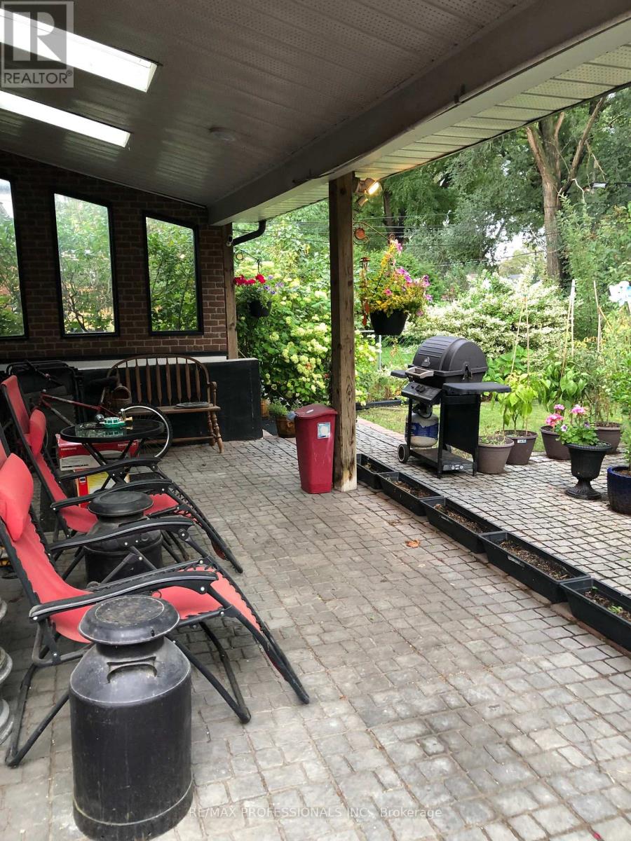 17 Silvercrest Avenue, Toronto, Ontario  M8W 2S3 - Photo 25 - W12890186