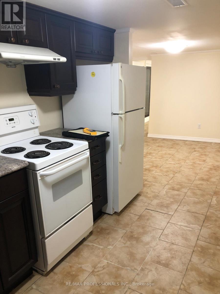 17 Silvercrest Avenue, Toronto, Ontario  M8W 2S3 - Photo 6 - W12890186