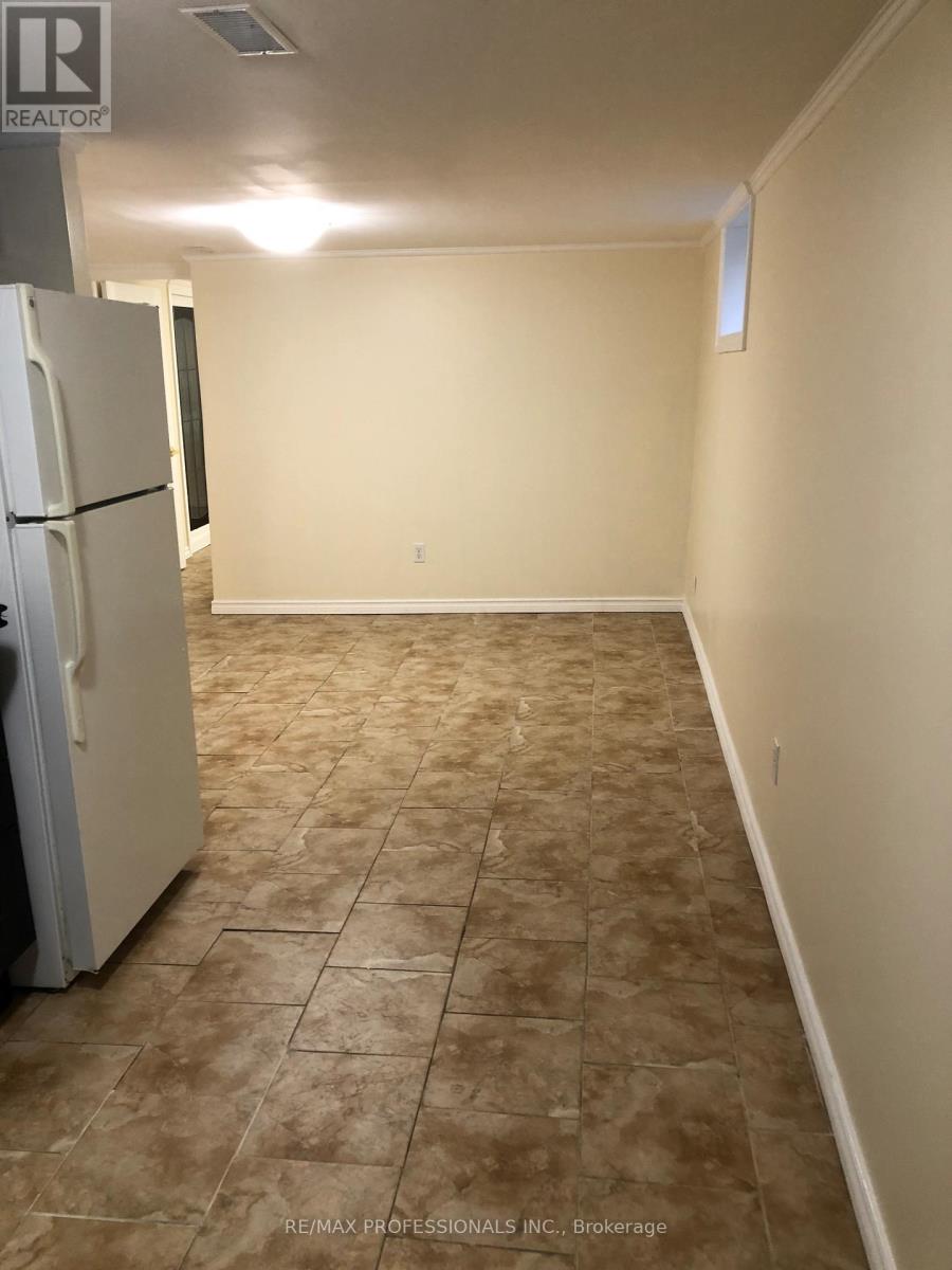 17 Silvercrest Avenue, Toronto, Ontario  M8W 2S3 - Photo 8 - W12890186