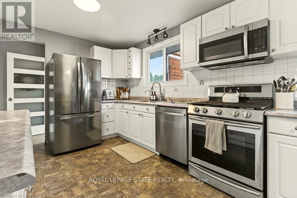 7 Prince Charles Drive, St. Catharines, Ontario  L2N 3Y4 - Photo 12 - X12890202