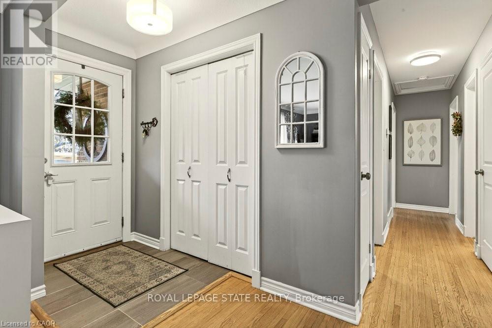 7 Prince Charles Drive, St. Catharines, Ontario  L2N 3Y4 - Photo 3 - X12890202