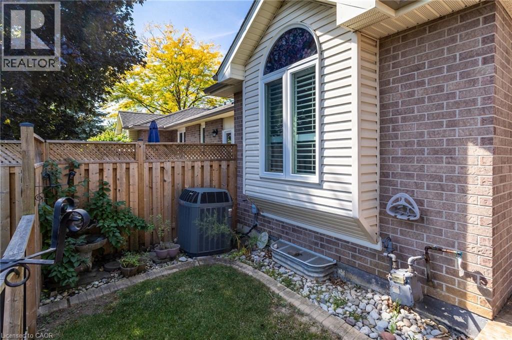 39 Twentyplace Boulevard, Hamilton, Ontario  L0R 1W0 - Photo 38 - 40812539