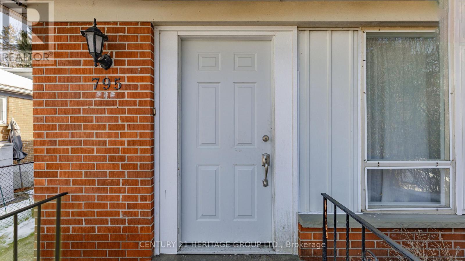 795 Greenfield Crescent, Newmarket, Ontario  L3Y 3B2 - Photo 4 - N12888678