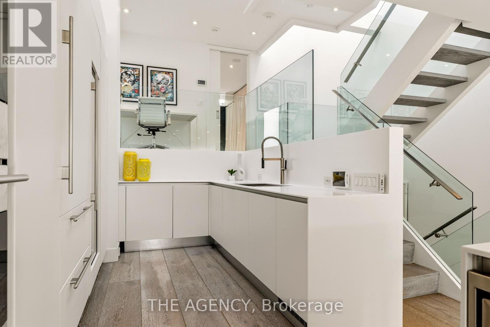 41 Berryman Street, Toronto, Ontario  M5R 1M7 - Photo 2 - C12793222