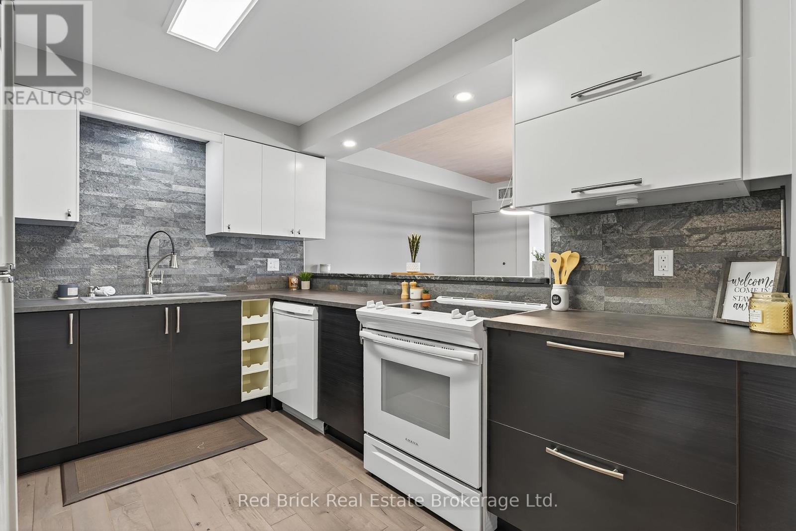 221 - 458 Janefield Avenue, Guelph (Dovercliffe Park/old University), Ontario  N1G 4R8 - Photo 9 - X12400912