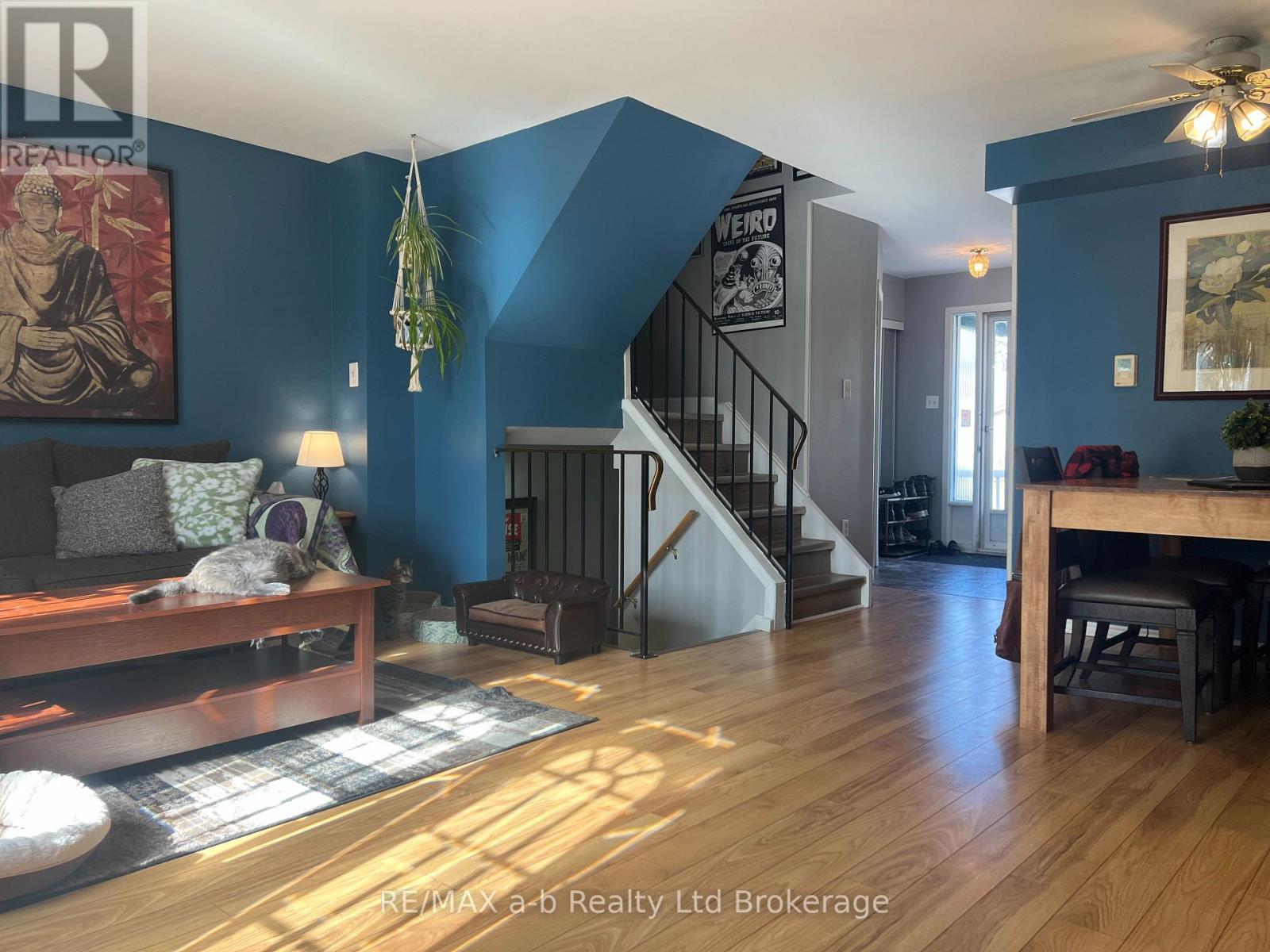 Photo 10 of 31 for 72 Adswood Road E