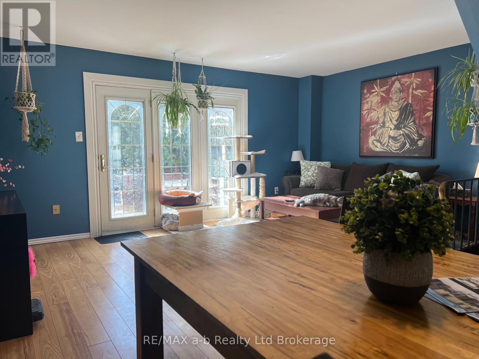 Photo 11 of 31 for 72 Adswood Road E