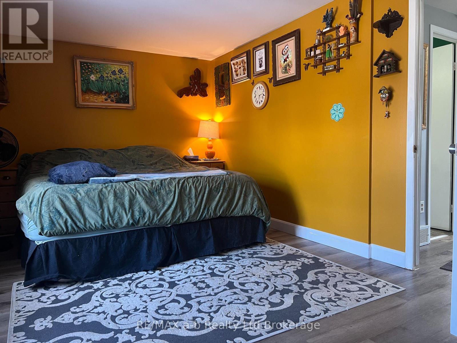 Photo 17 of 31 for 72 Adswood Road E