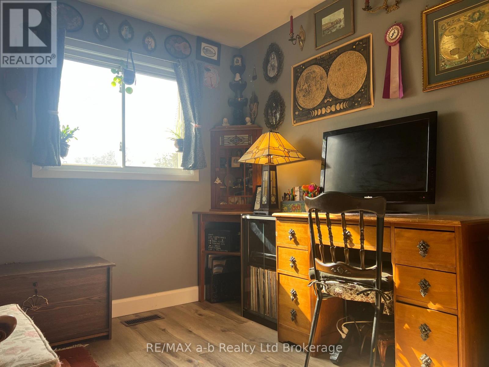 Photo 18 of 31 for 72 Adswood Road E