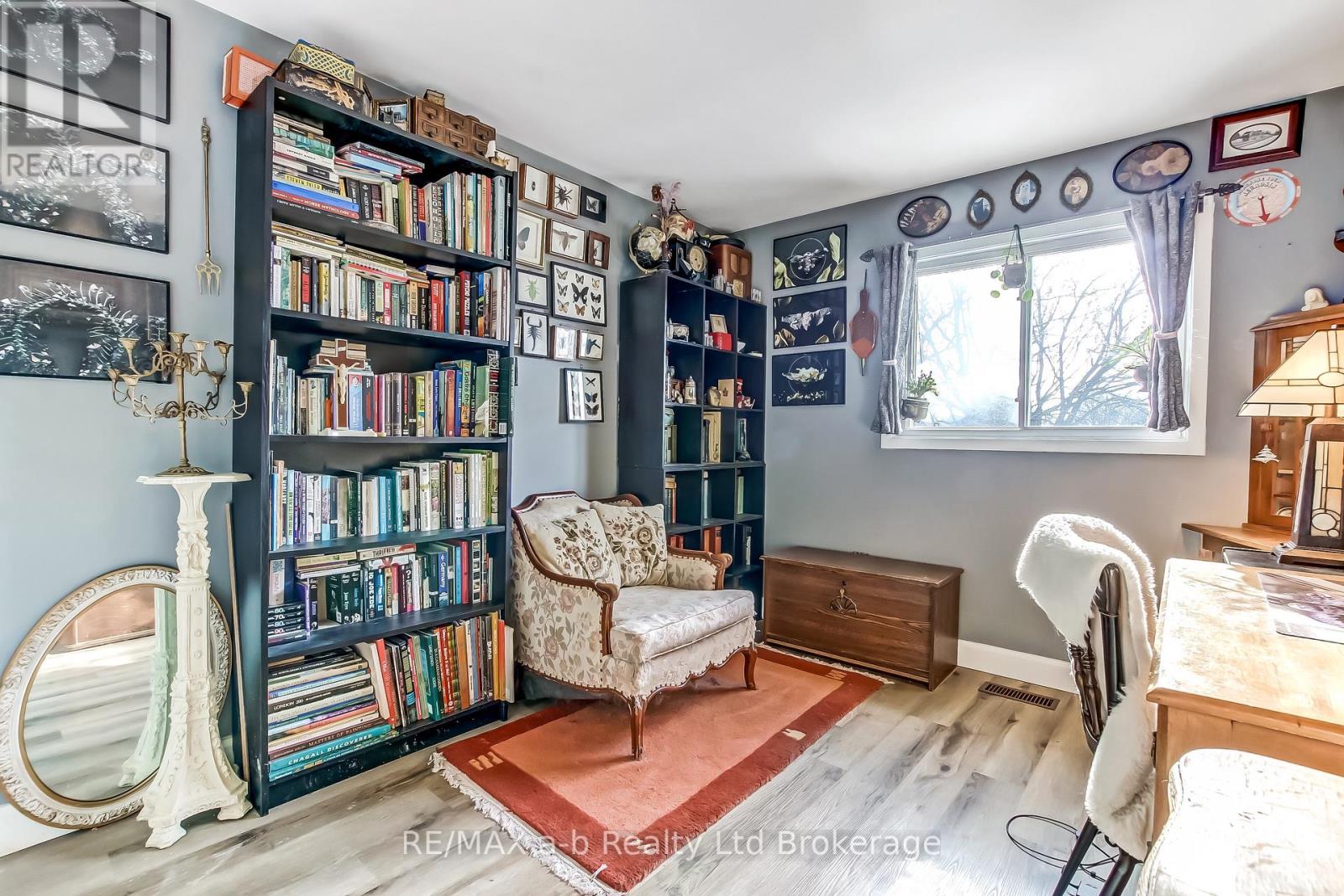 Photo 19 of 31 for 72 Adswood Road E