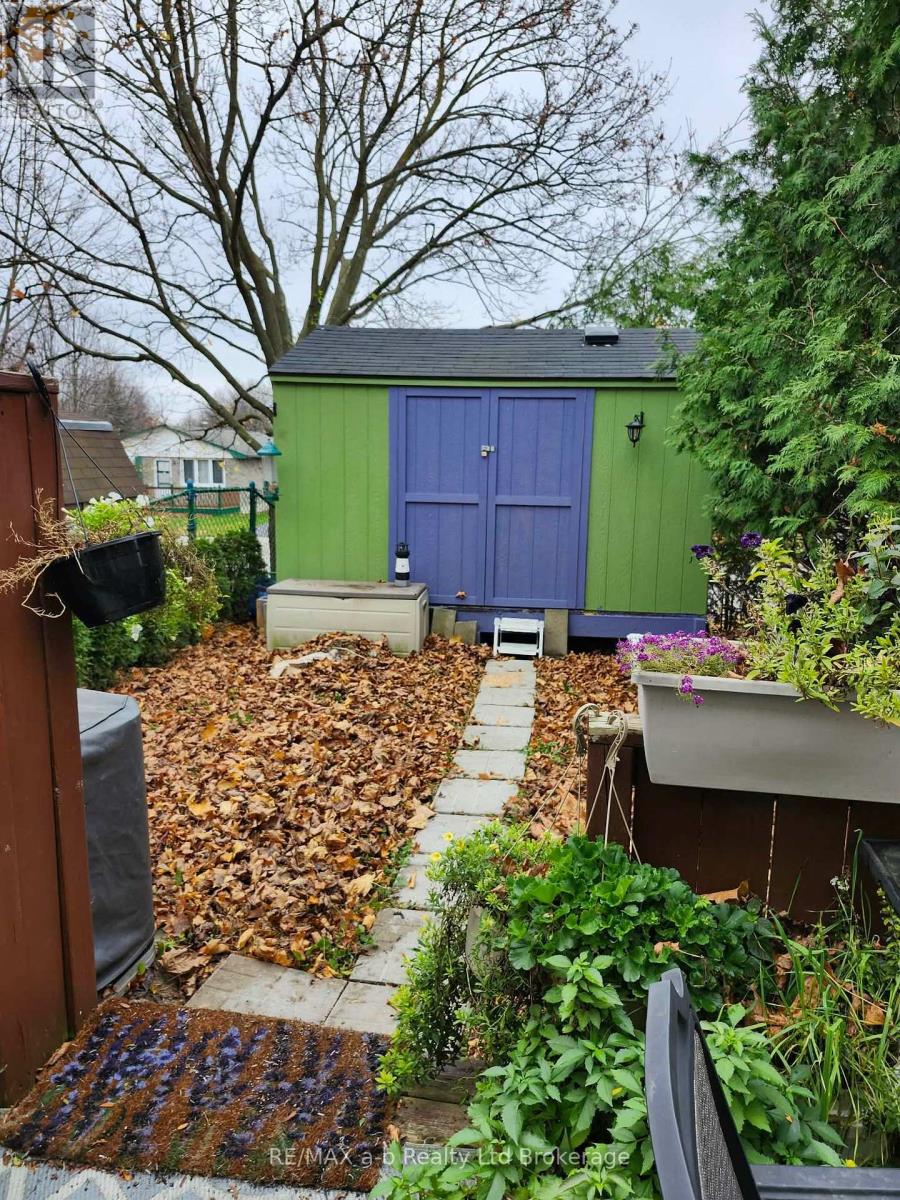 Photo 25 of 31 for 72 Adswood Road E