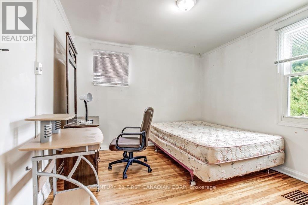 Photo 12 of 19 for 490 Salisbury Street