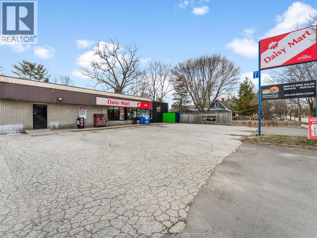 MLS# 26005538: 122 & 124 DIVISION STREET, Kingsville, Canada