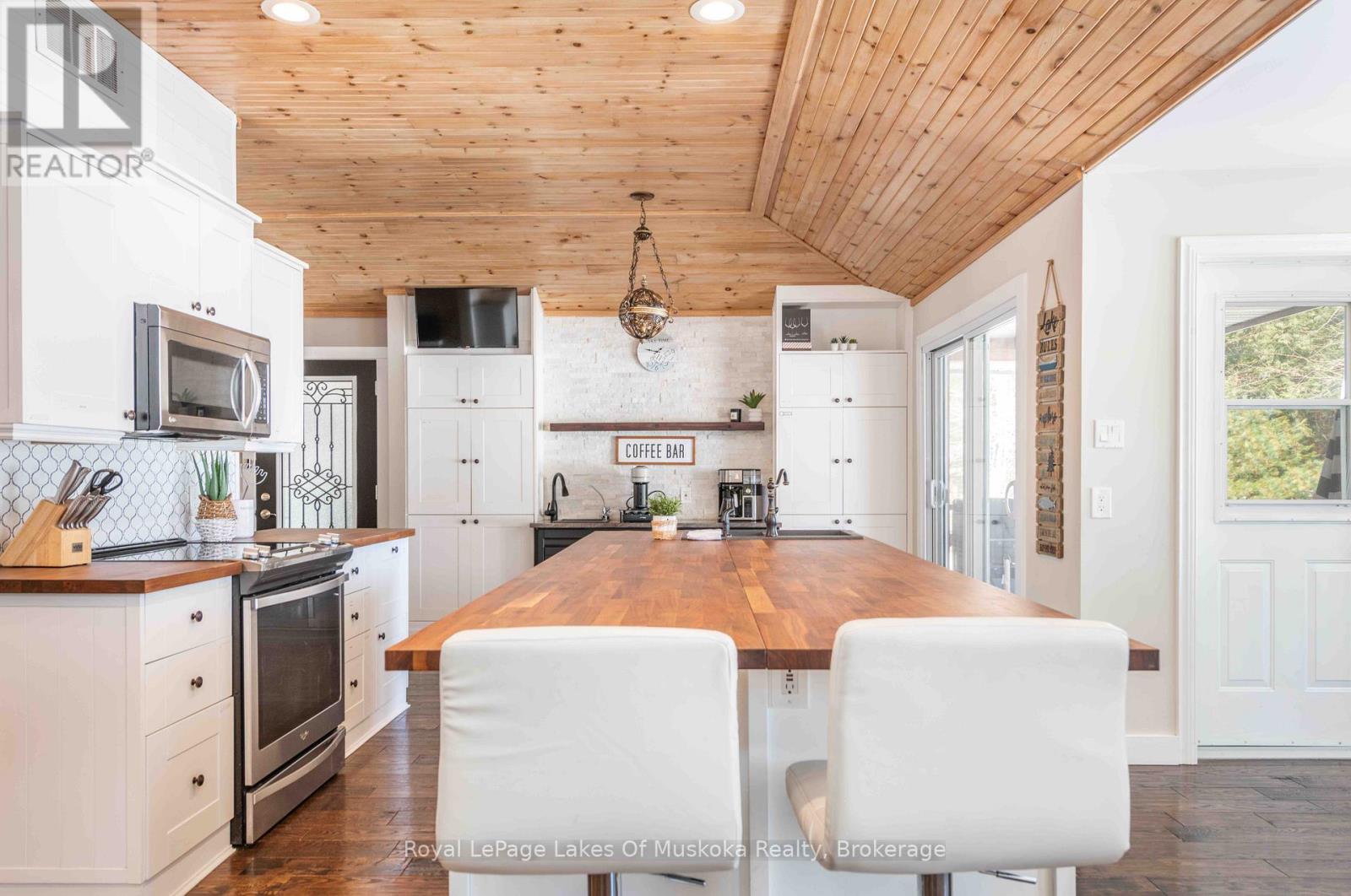 1420 Limberlost Road, Lake Of Bays (Sinclair), Ontario  P1H 2J6 - Photo 9 - X12890232