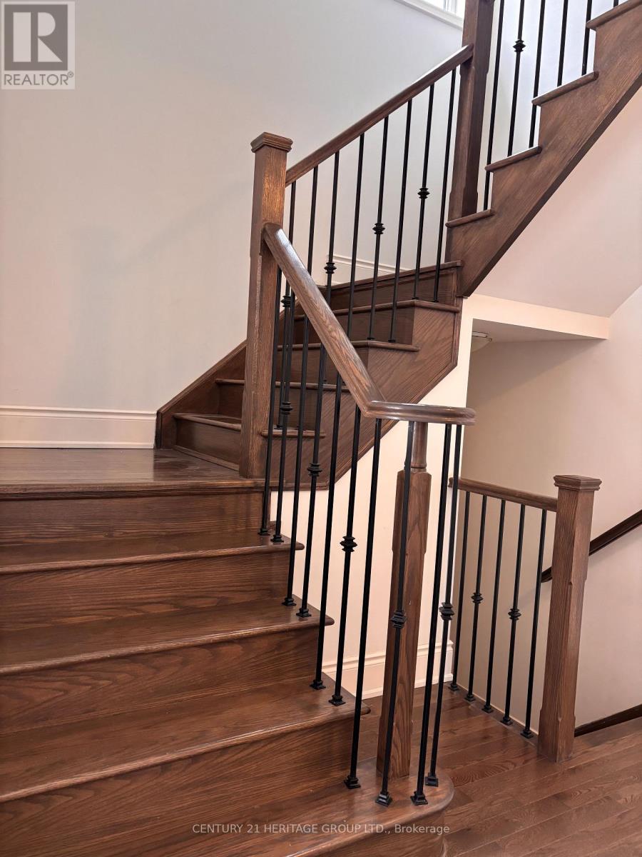 55 Lewis Avenue, Bradford West Gwillimbury, Ontario  L3Z 0X1 - Photo 2 - N12890296