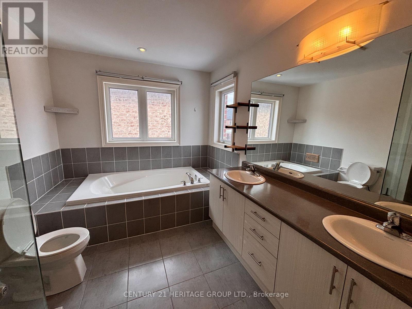 55 Lewis Avenue, Bradford West Gwillimbury, Ontario  L3Z 0X1 - Photo 9 - N12890296