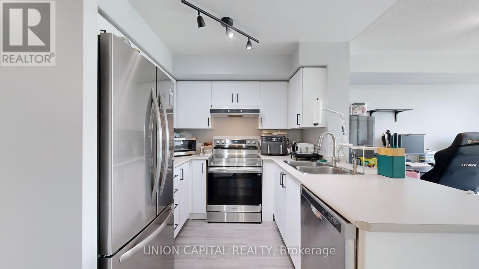 217 - 3 Ellesmere Street, Richmond Hill, Ontario  L4B 4N2 - Photo 7 - N12778520