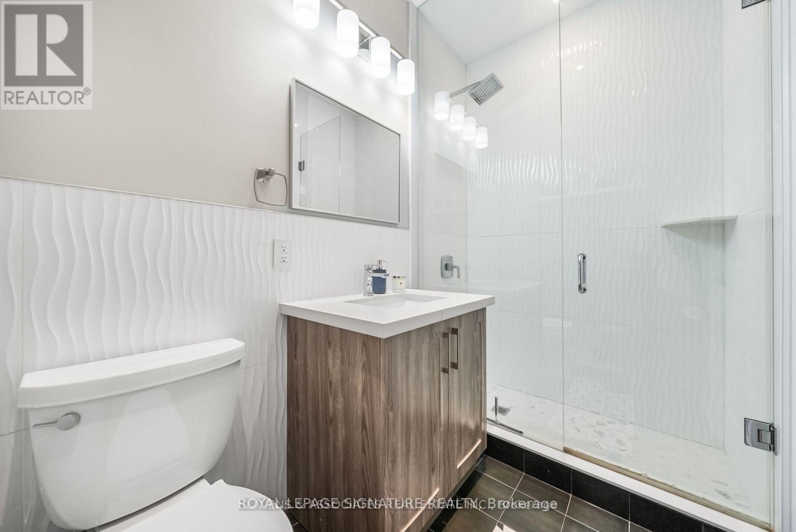 1213 Glencairn Avenue, Toronto, Ontario  M6B 2B6 - Photo 19 - W12833038