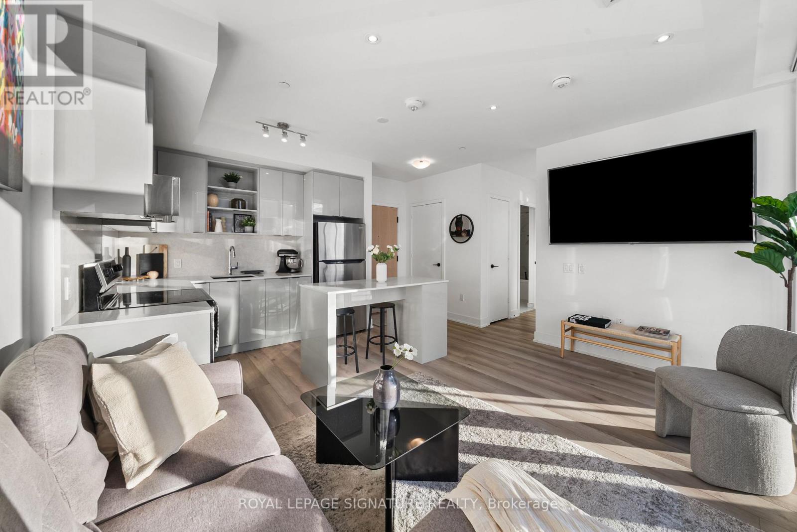 720 - 60 George Butchart Drive, Toronto, Ontario  M3K 0E1 - Photo 4 - W12716834