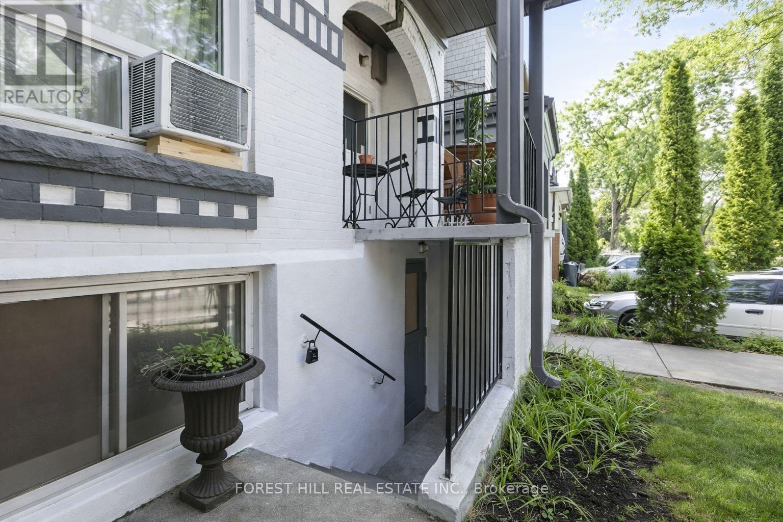 57 Cowan Avenue, Toronto, Ontario  M6K 2N1 - Photo 4 - W12890260