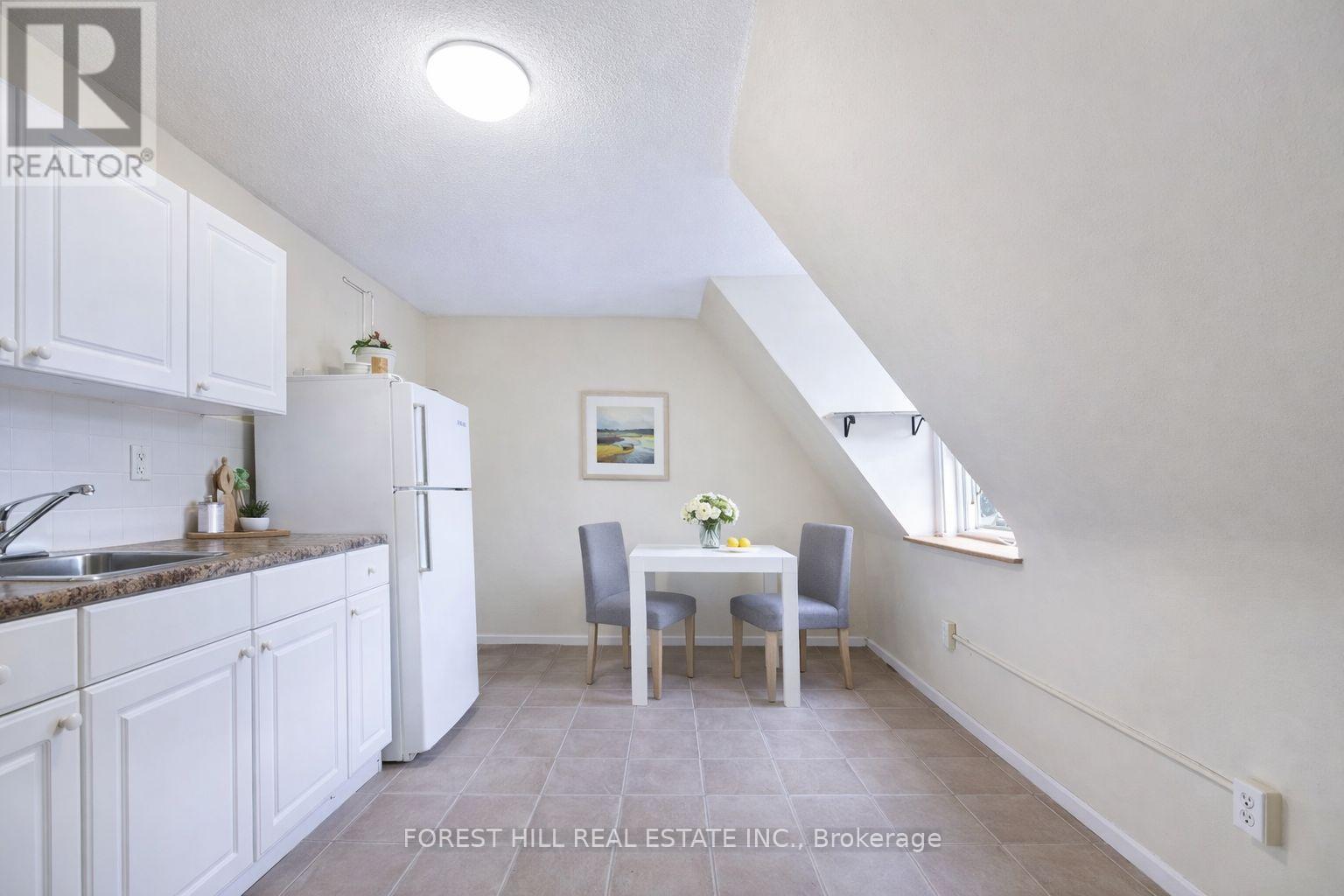 57 Cowan Avenue, Toronto, Ontario  M6K 2N1 - Photo 6 - W12890260