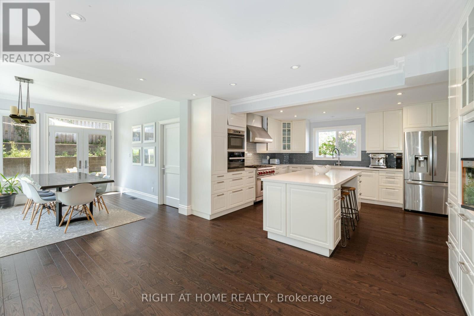 19 Talgarth Road, Toronto, Ontario  M9B 6H1 - Photo 10 - W12890272