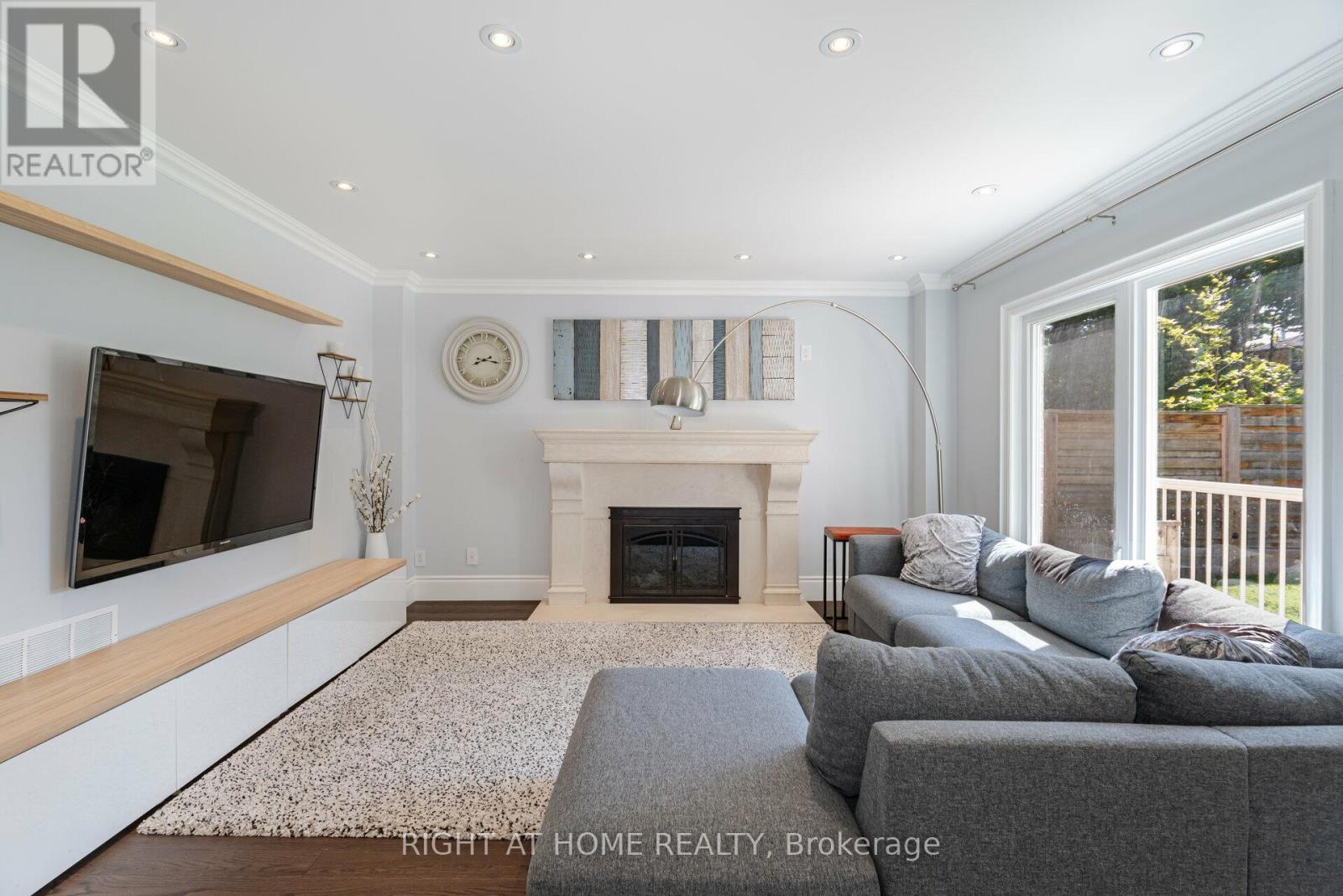 19 Talgarth Road, Toronto, Ontario  M9B 6H1 - Photo 12 - W12890272