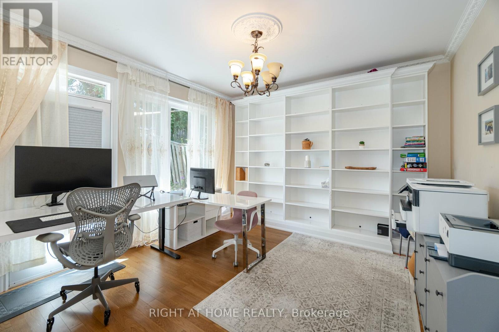 19 Talgarth Road, Toronto, Ontario  M9B 6H1 - Photo 13 - W12890272