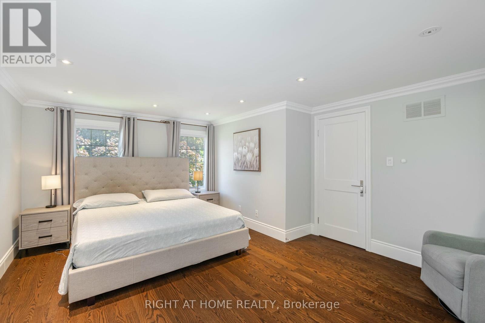 19 Talgarth Road, Toronto, Ontario  M9B 6H1 - Photo 16 - W12890272