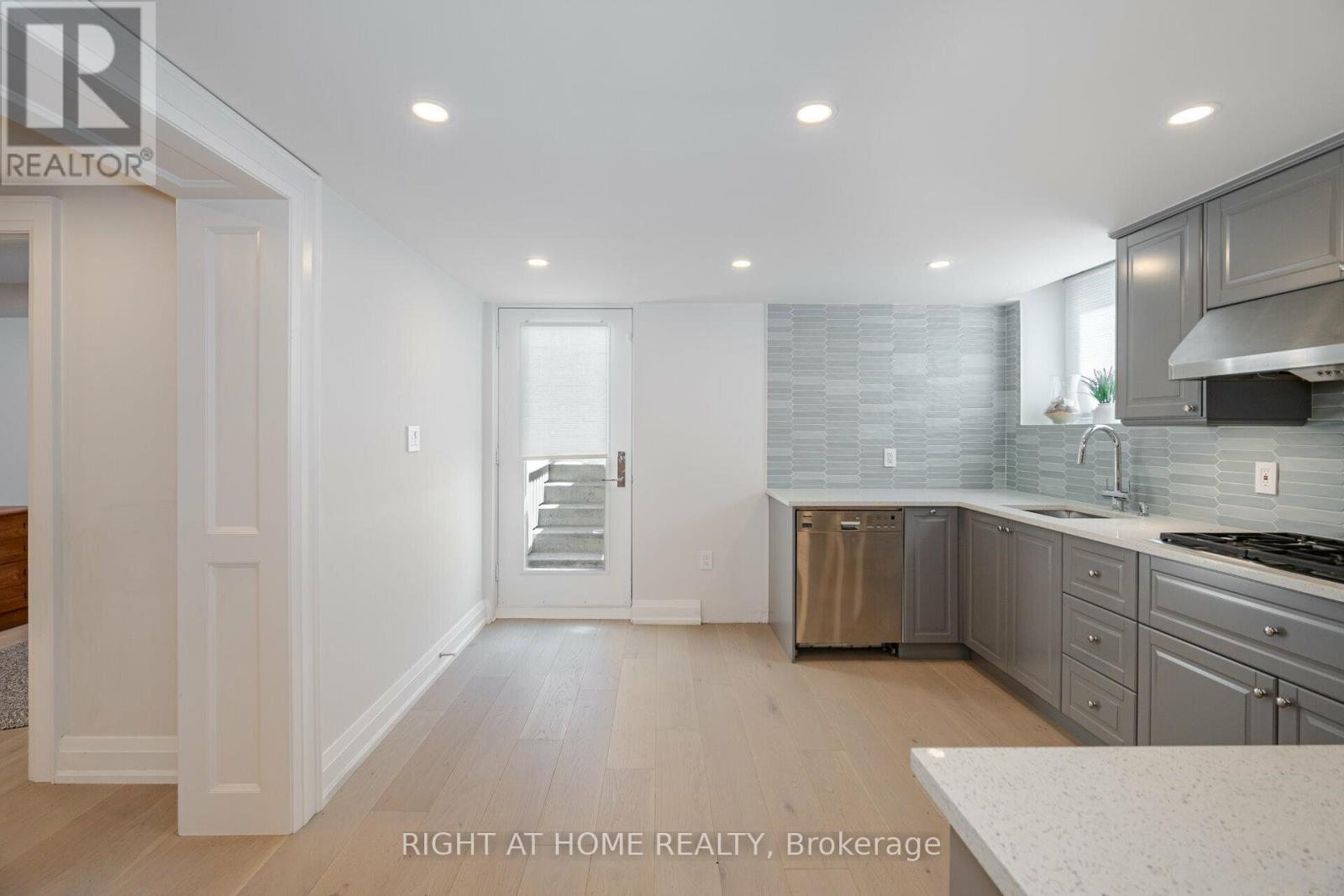 19 Talgarth Road, Toronto, Ontario  M9B 6H1 - Photo 26 - W12890272