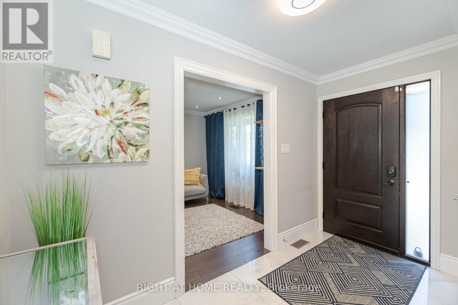 19 Talgarth Road, Toronto, Ontario  M9B 6H1 - Photo 3 - W12890272