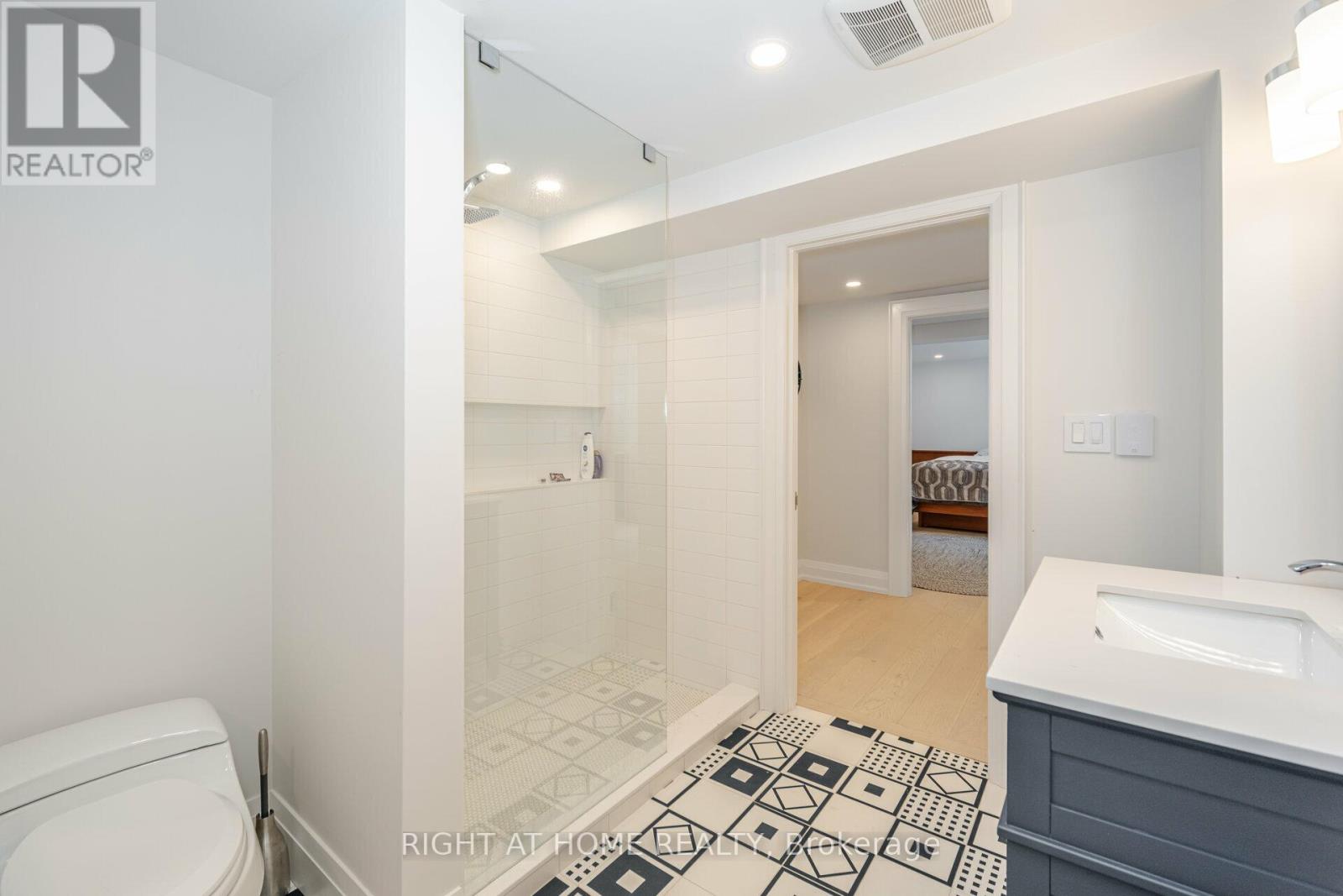 19 Talgarth Road, Toronto, Ontario  M9B 6H1 - Photo 34 - W12890272