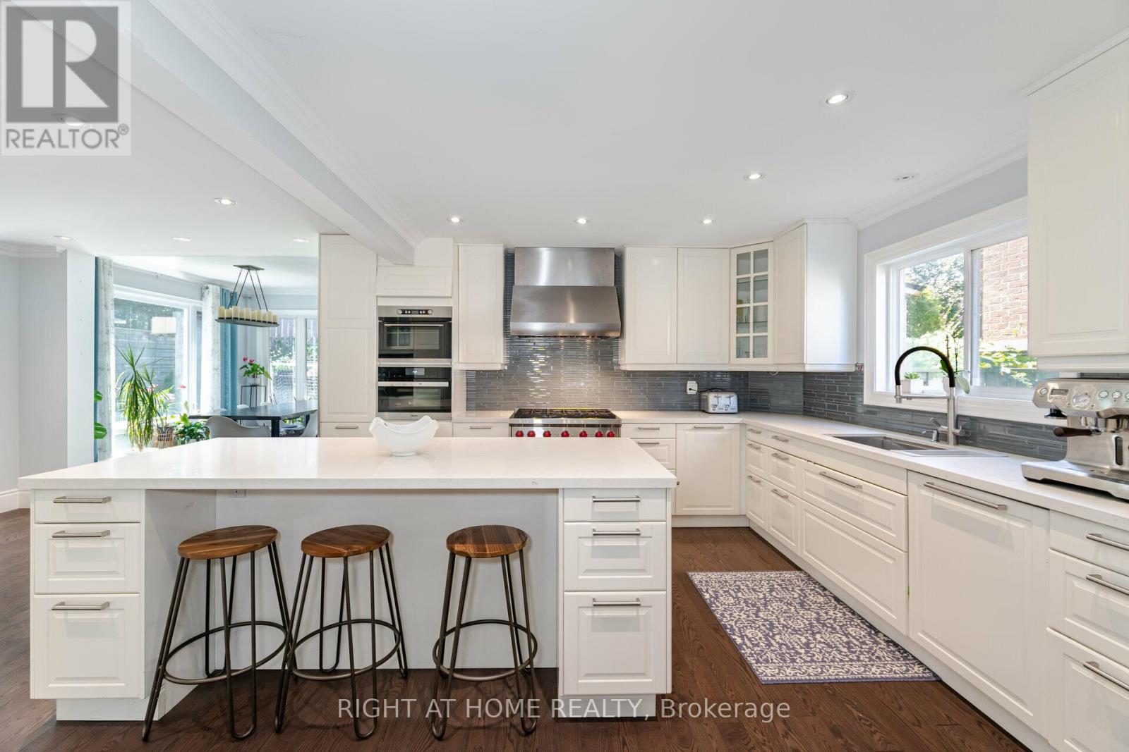 19 Talgarth Road, Toronto, Ontario  M9B 6H1 - Photo 7 - W12890272