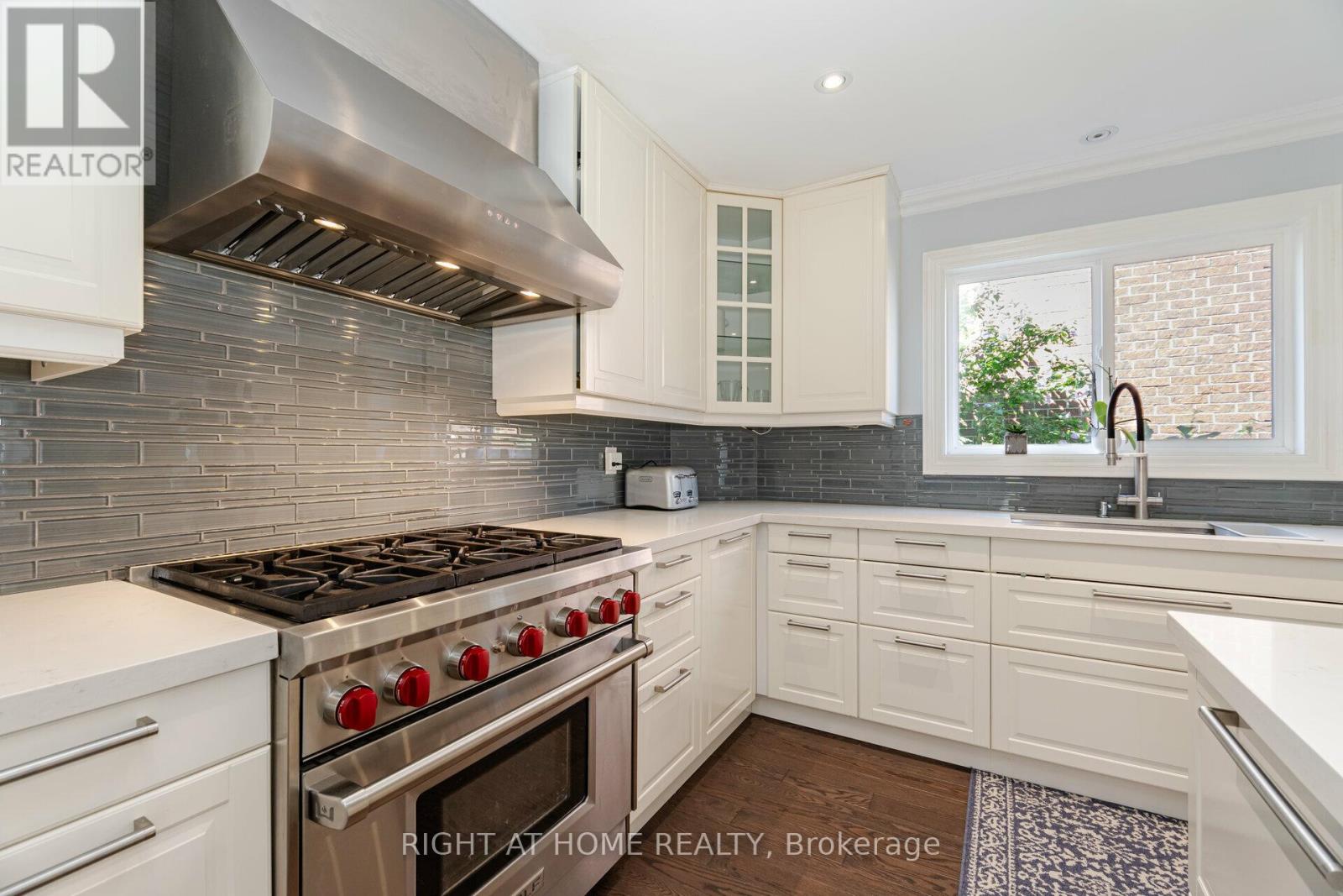 19 Talgarth Road, Toronto, Ontario  M9B 6H1 - Photo 8 - W12890272