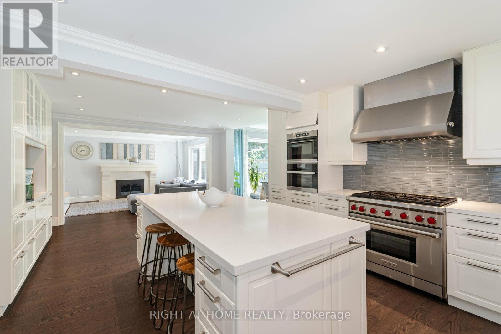 19 Talgarth Road, Toronto, Ontario  M9B 6H1 - Photo 9 - W12890272