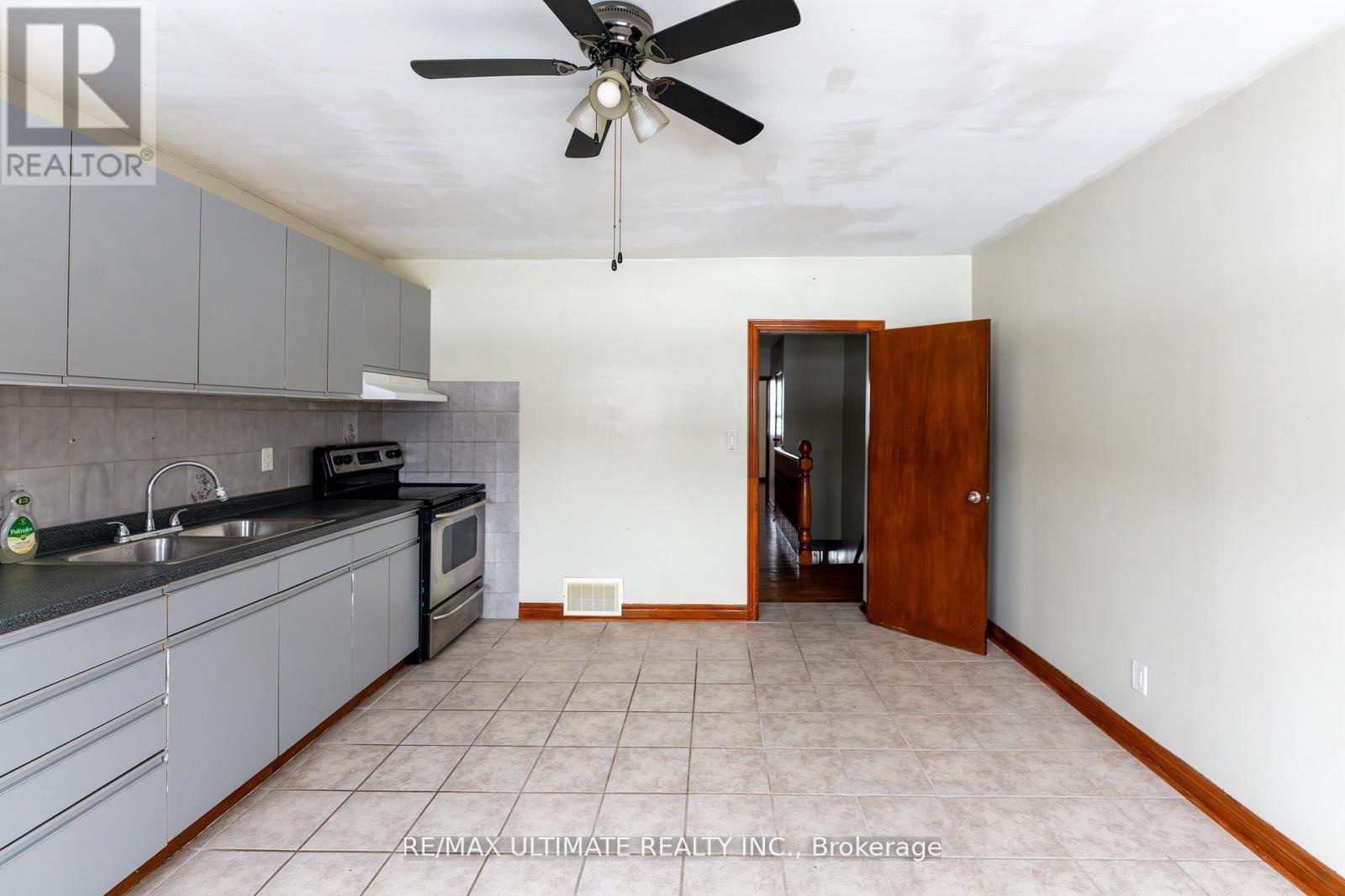 120 Rosethorn Avenue W, Toronto, Ontario  M6N 3L1 - Photo 14 - W12890278