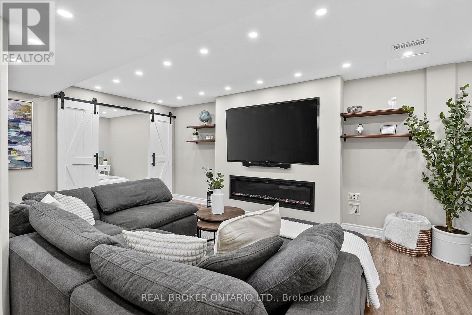 67 Summer Valley Drive, Brampton, Ontario  L6Z 4V1 - Photo 5 - W12890284