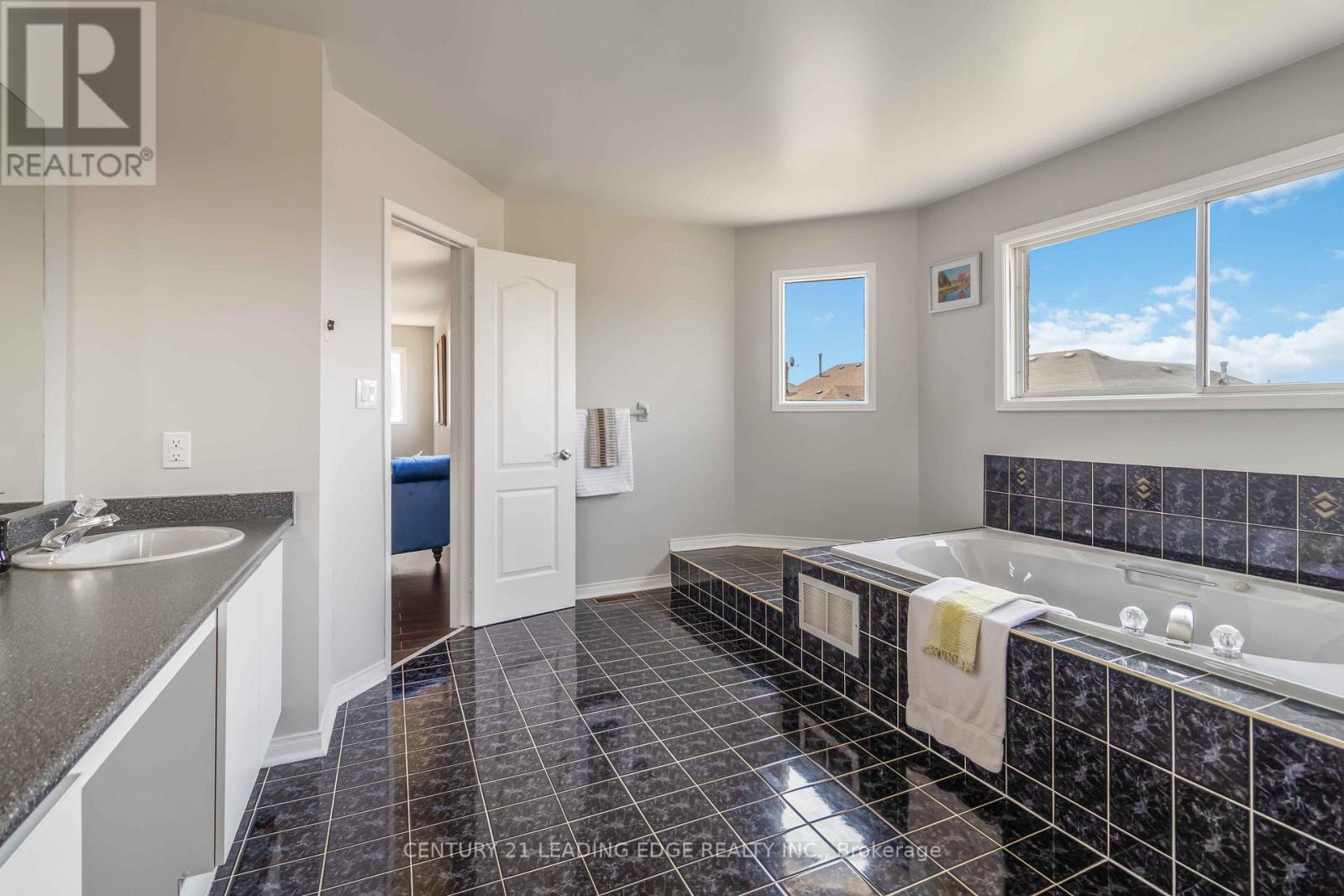 286 Fernforest Drive, Brampton, Ontario  L6R 1B6 - Photo 25 - W12890320