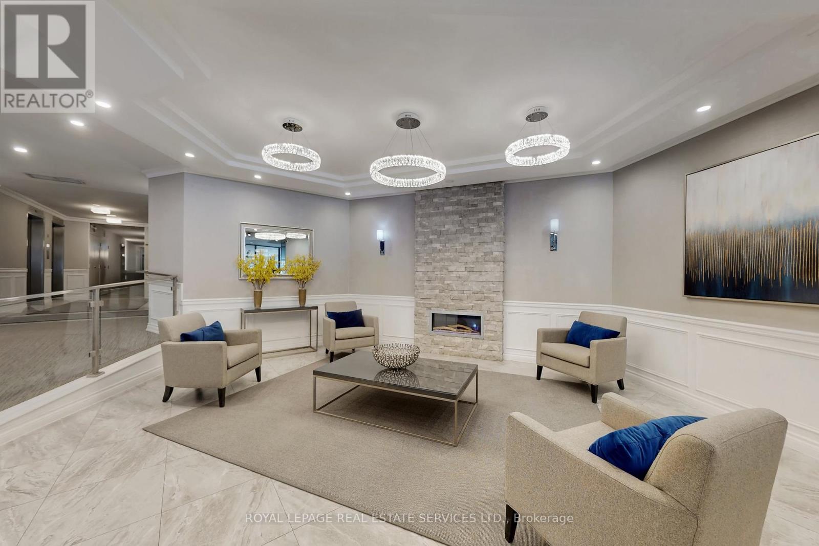 1005 - 1300 Bloor Street, Mississauga, Ontario  L4Y 3Z2 - Photo 2 - W12890344