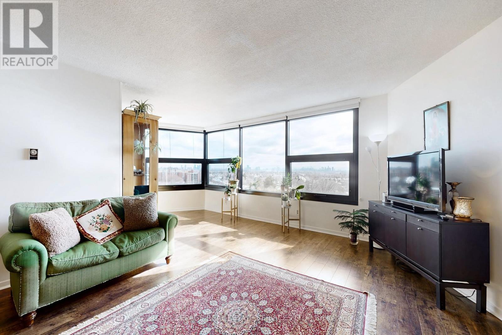 1005 - 1300 Bloor Street, Mississauga, Ontario  L4Y 3Z2 - Photo 6 - W12890344