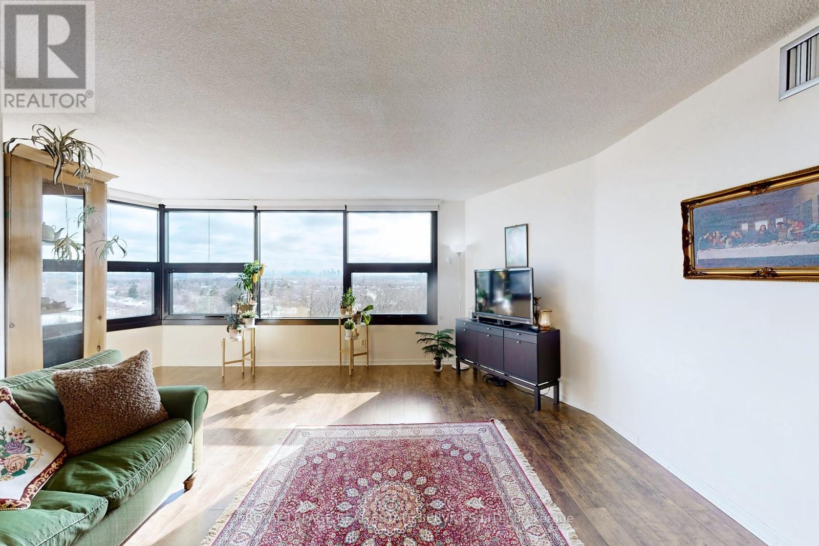 1005 - 1300 Bloor Street, Mississauga, Ontario  L4Y 3Z2 - Photo 7 - W12890344