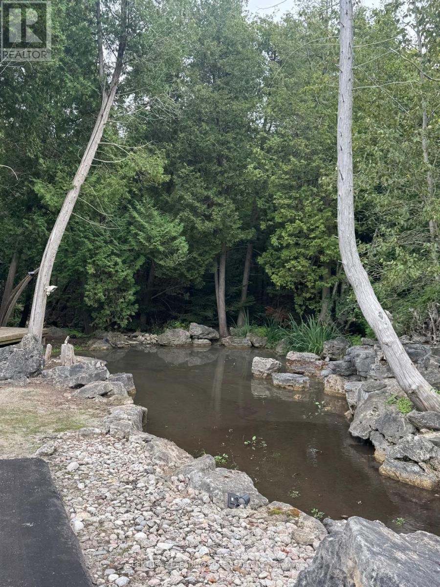 5165 Pineridge Drive, Milton, Ontario  L7J 2L7 - Photo 10 - W12890348